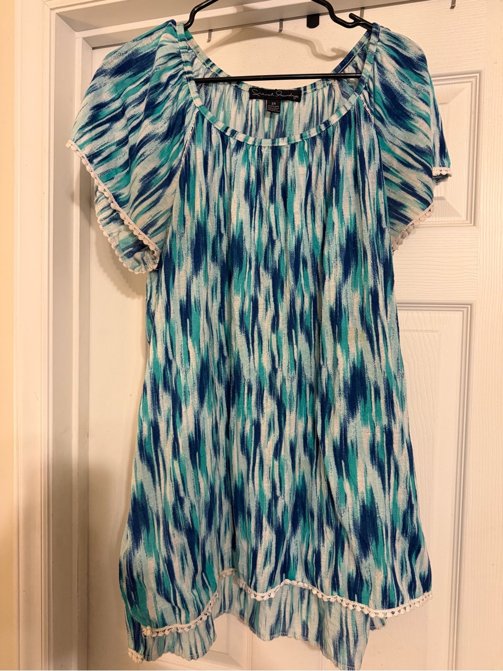 Woman’s top. Size:2XL.